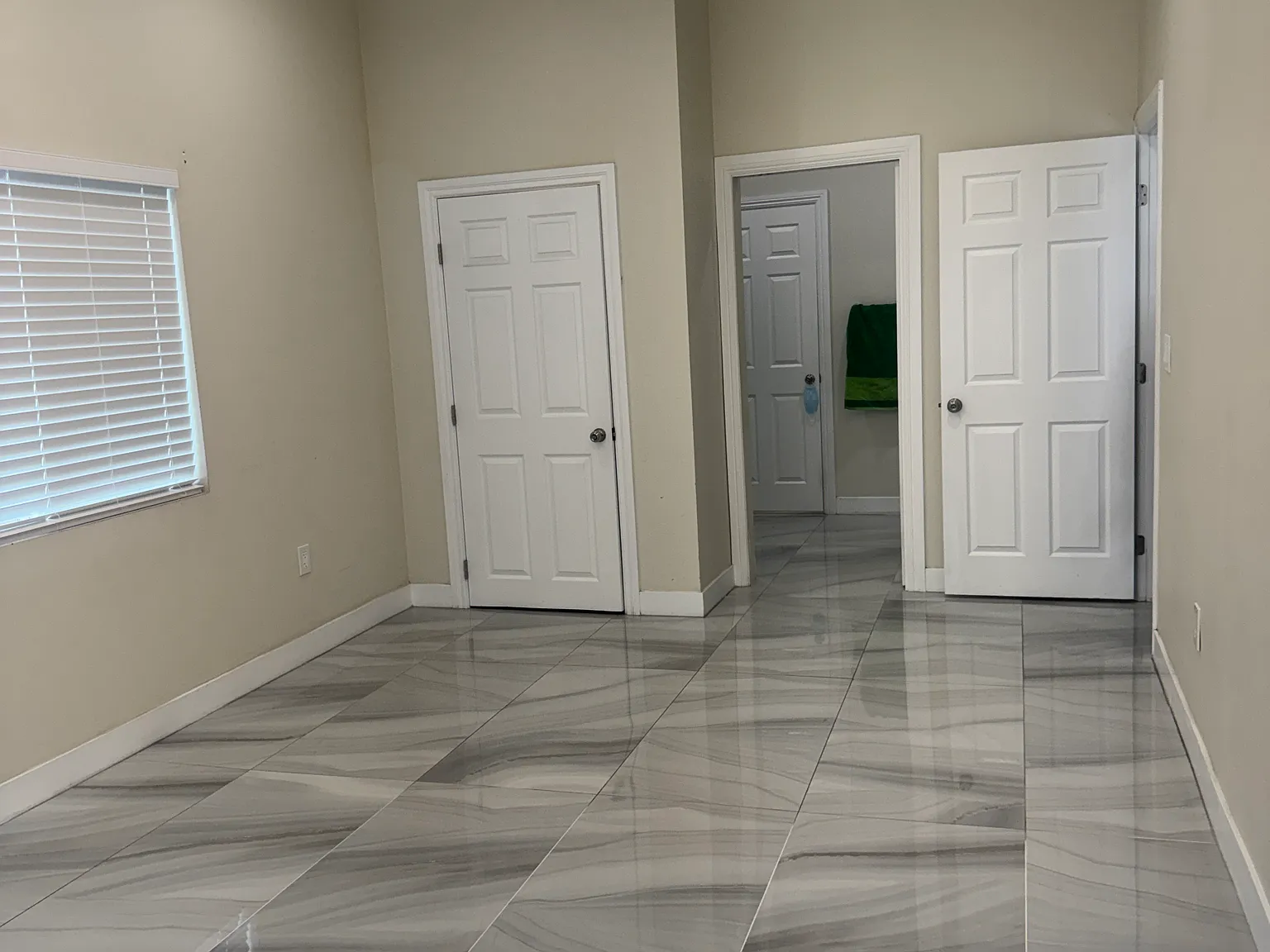 3 bed, $1,800 — Photo 4