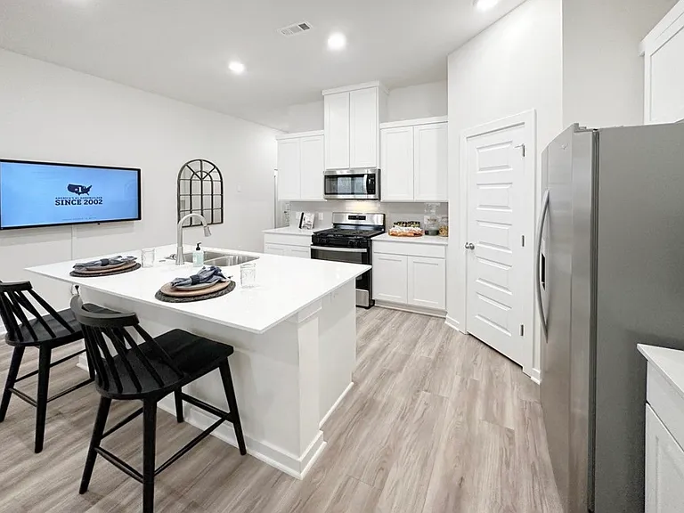 702 Picard Ave — Photo 6