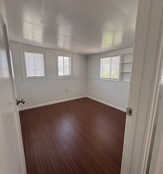 1650 S Rimpau Blvd — Photo 7
