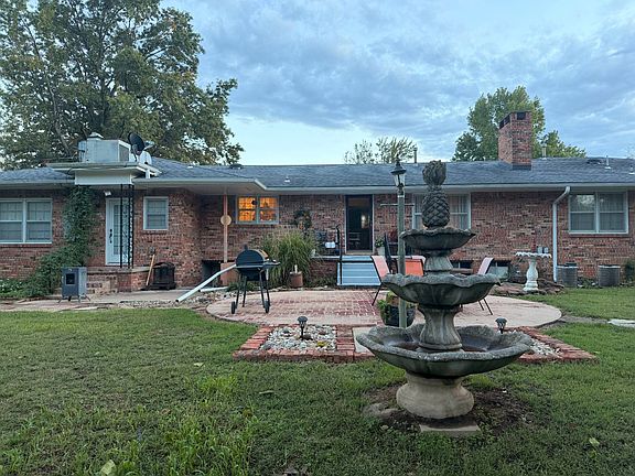 5th image of 909 Brookside Dr