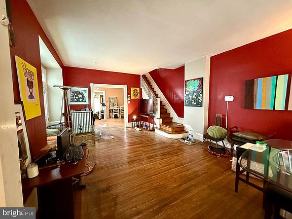 2nd image of 326 Windsor St