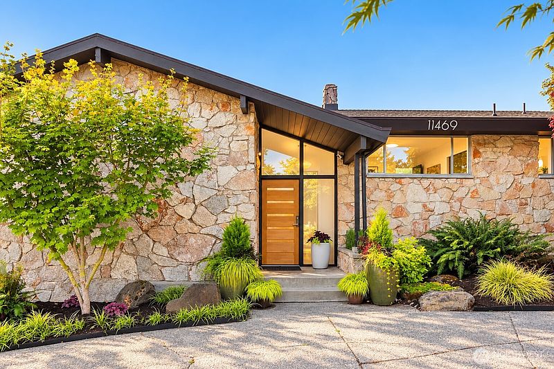 2nd image of 11469 Marine View Drive SW