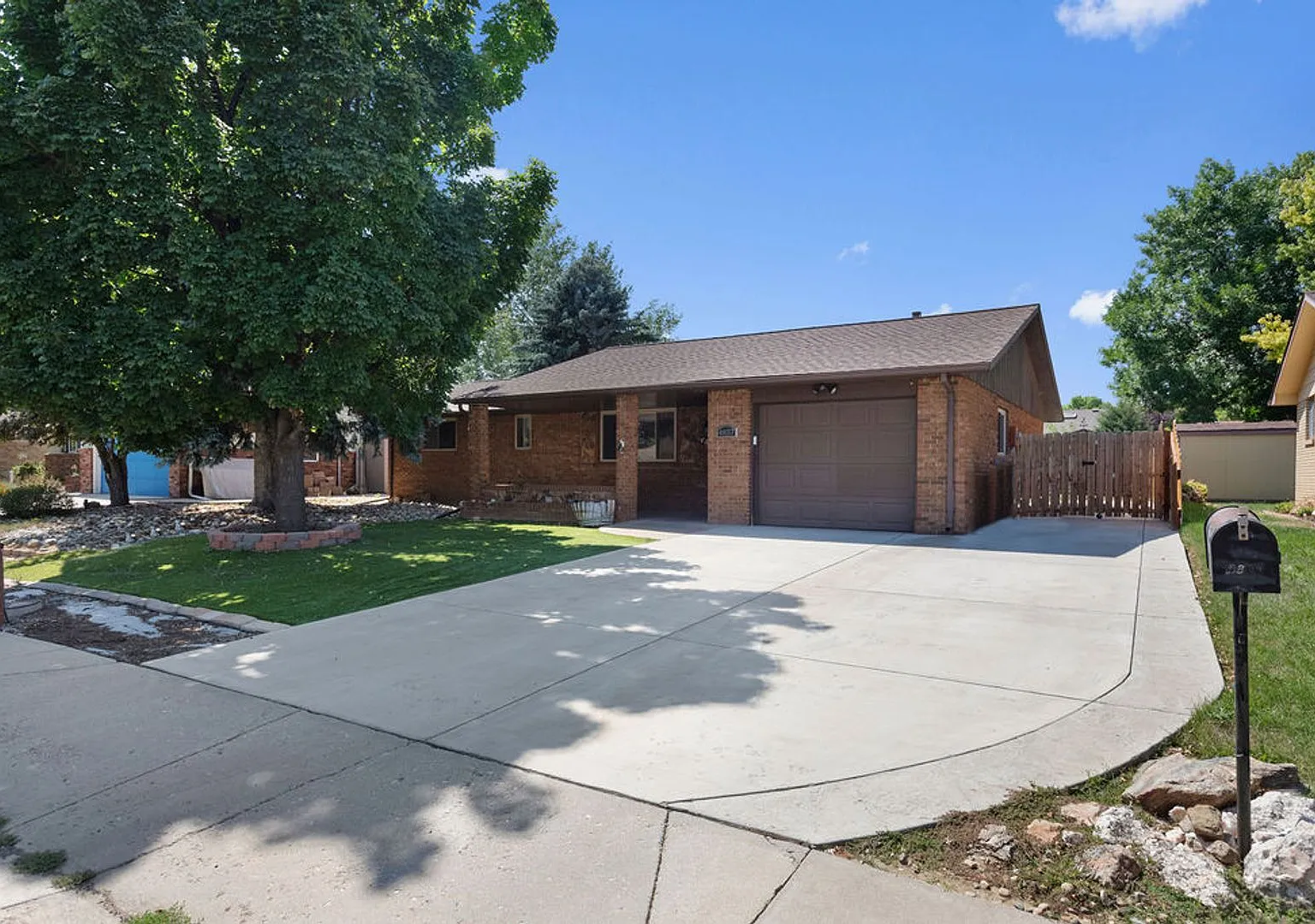 Charming 3-Bedroom Brick Ranch for Rent in Loveland! — Photo 2