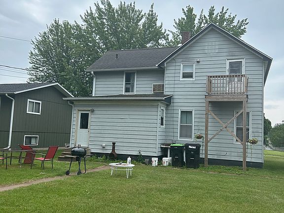 3rd image of 421 13th Ave W