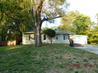 9313 Grandview Rd, Kansas City, MO 64132