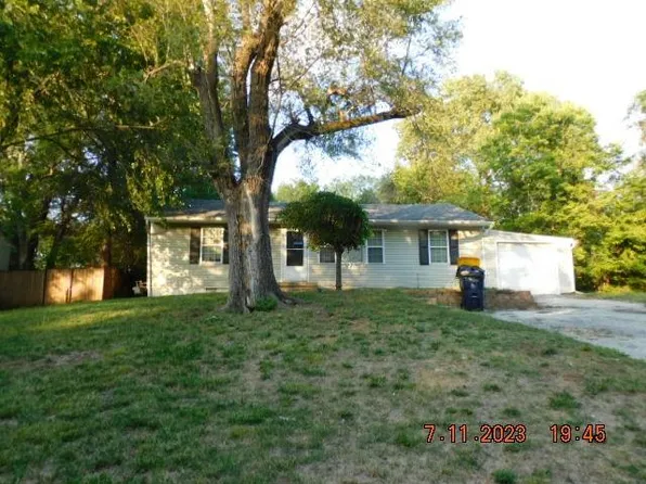 9313 Grandview Rd, Kansas City, MO 64132