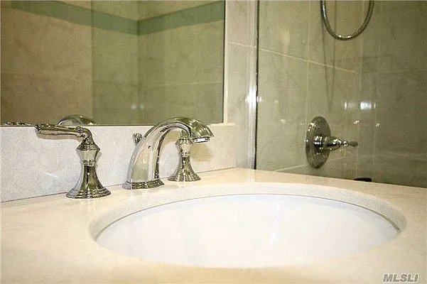 Sold by Remax City Square | media 32