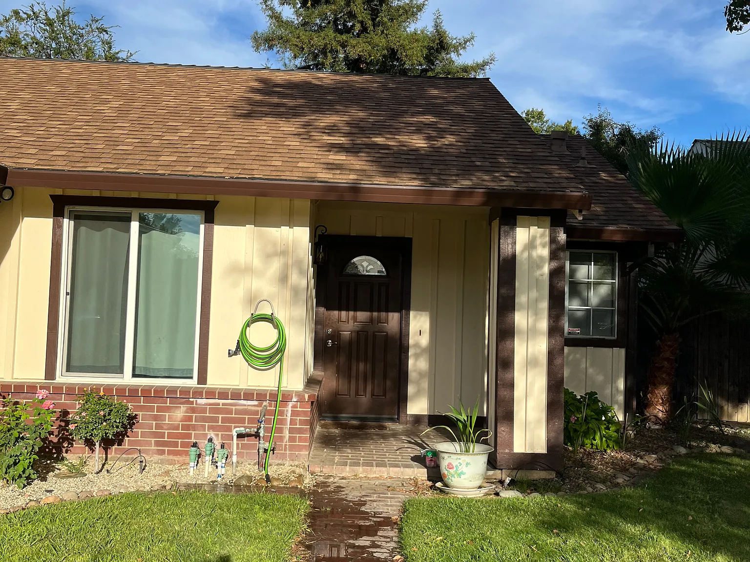 3 bed, 1081 sqft, $2,400 — Photo 1