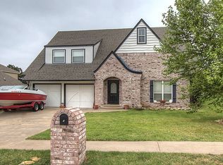 609 W 37th Pl, Sand Springs, OK 74063