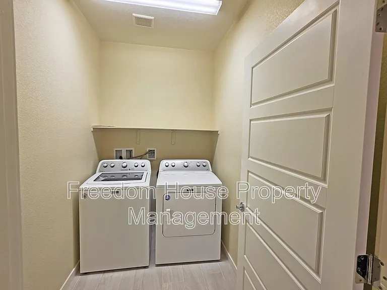 4882 E Beacon Ridge Dr — Photo 17