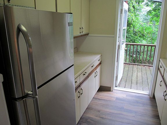 3rd image of 344 Tioga St #5
