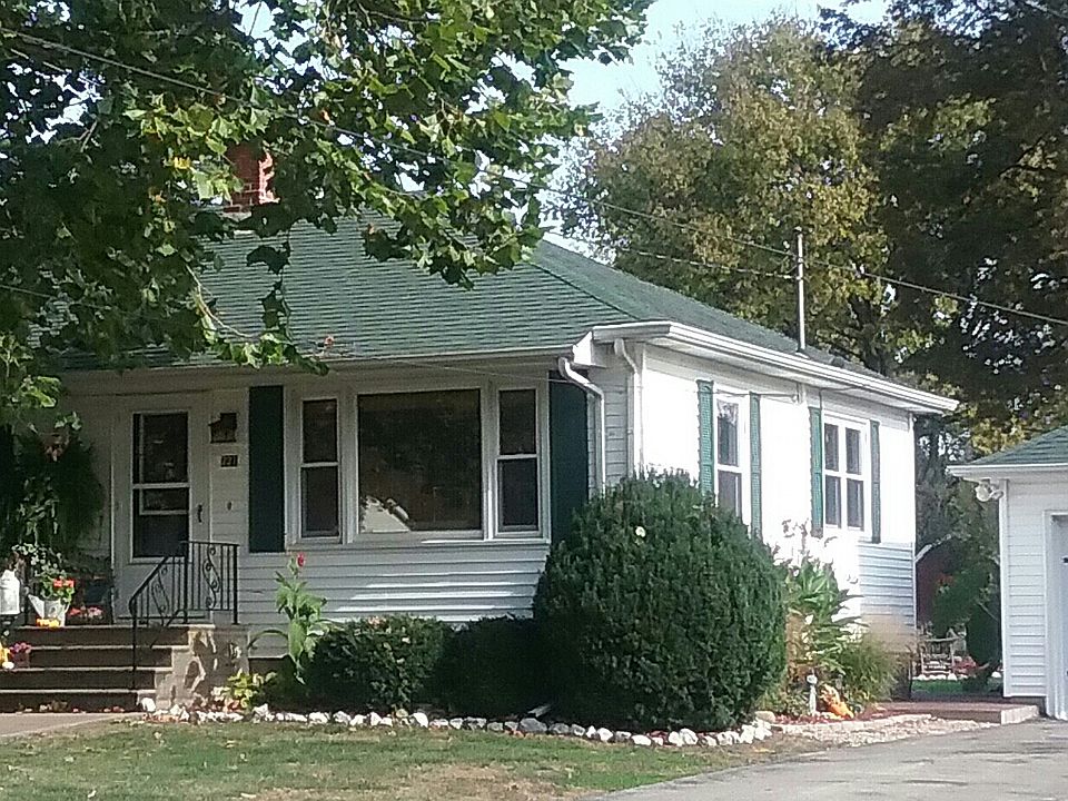 1st image of 221 S East St