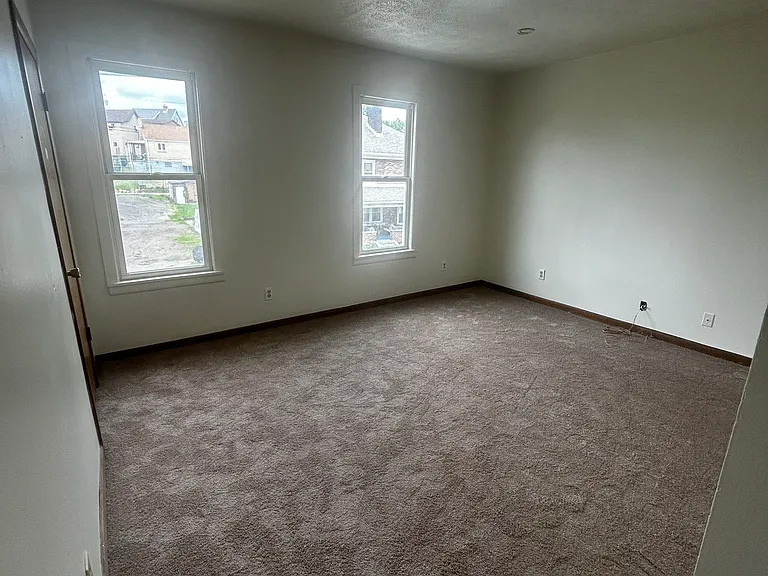 969 5th Ave #2 — Photo 3