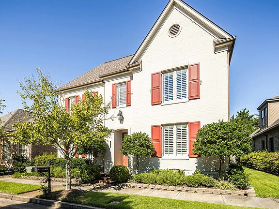 3rd image of 1903 E Laurel Hollow Ln
