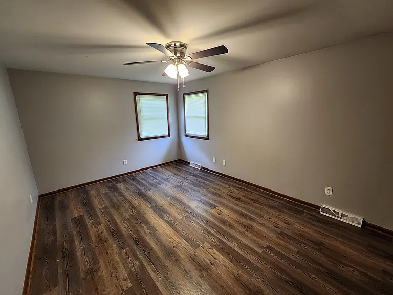408 Meadow Ln — Photo 12