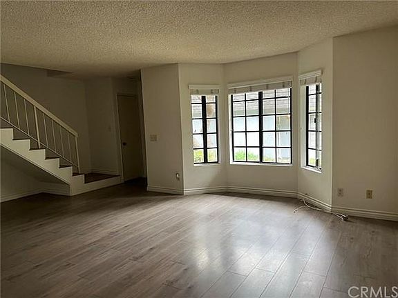 3rd image of 2600 Huntington Dr Unit E