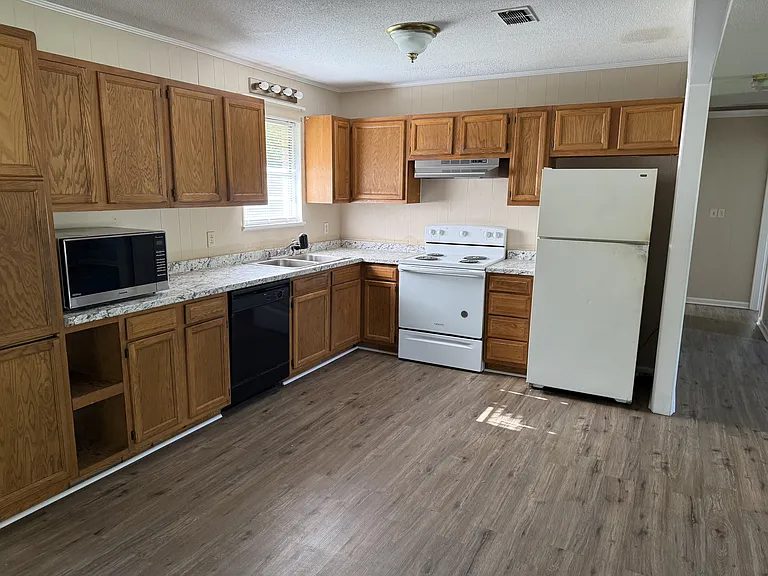 114 N Broad St — Photo 7