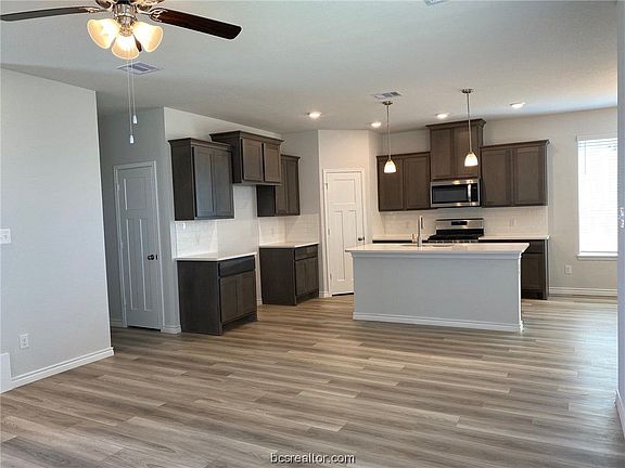 4th image of 816 Mineral Wells Ln