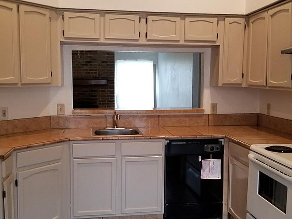 3rd image of 1103 Willow Run Dr