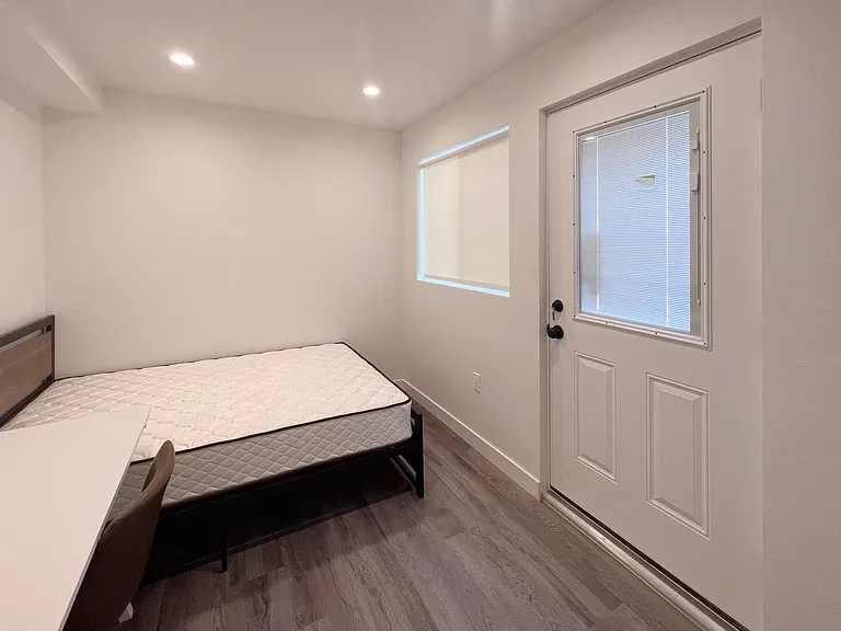 1439 W 37th Dr — Photo 68