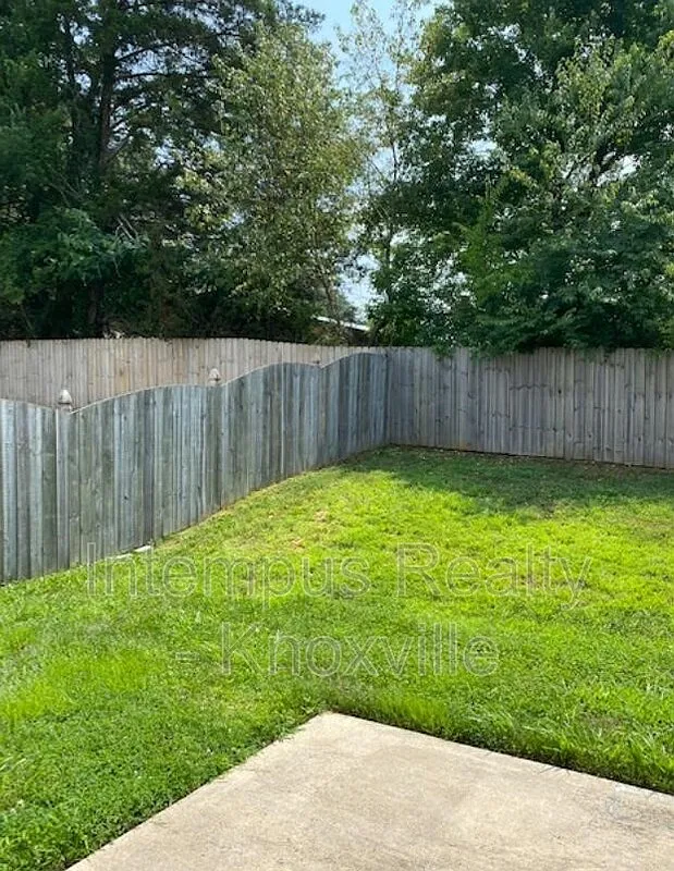 3 bed, 2.5 bath, 2192 sqft, $2,150 — Photo 3