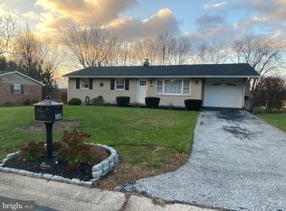 185 Mountain View Dr, York, PA 17404