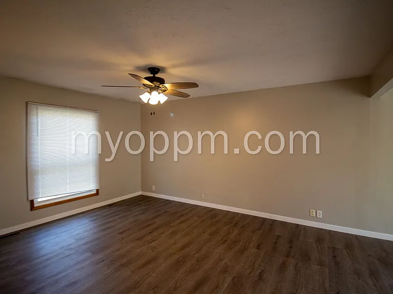 9129 Grand Ave — Photo 4