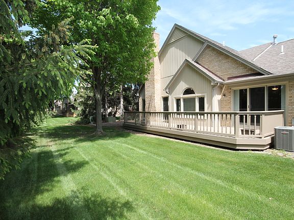 4th image of 54833 Cambridge Dr