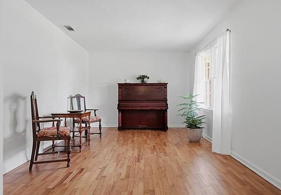 5th image of 2717 Elton St