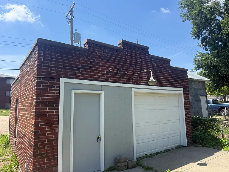 2121 F St — Photo 9
