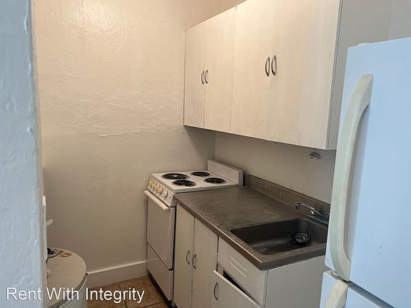 5th image of 879 Campus Cir Unit 1-2