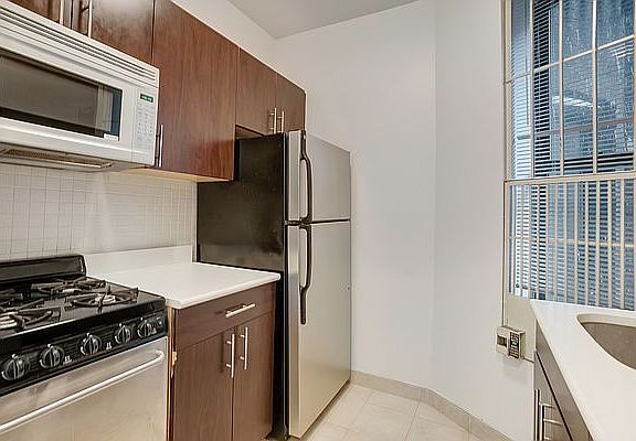5th image of 128 E 96th St APT 1A