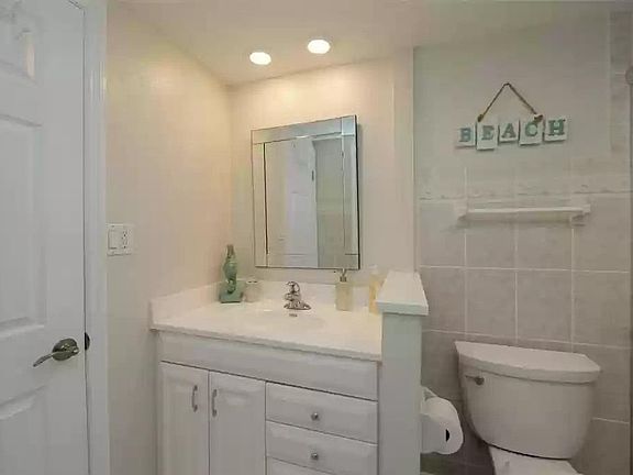 2nd image of 4822 Ocean Blvd APT 5C