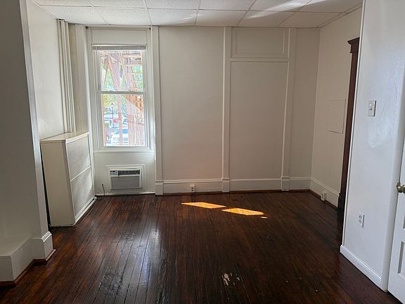4th image of 41 E Franklin St APT 1A