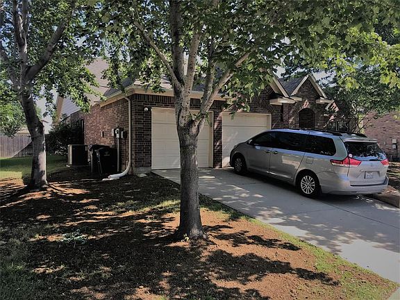 2nd image of 2409 Clubhouse Dr