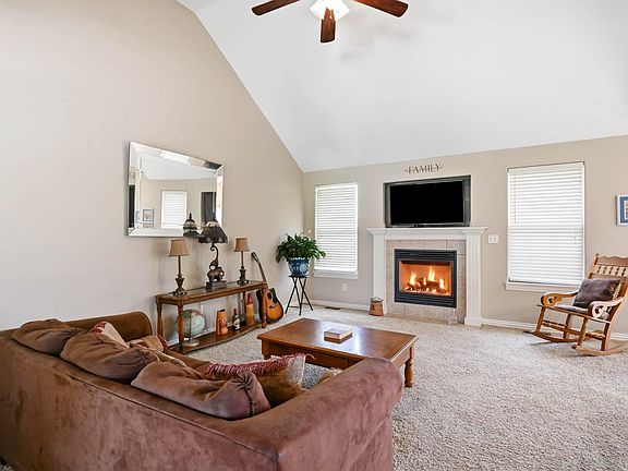 3rd image of 1102 E Cobblestone Drive
