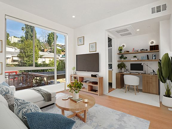 3rd image of 6162 Oak Crest Way #1/4