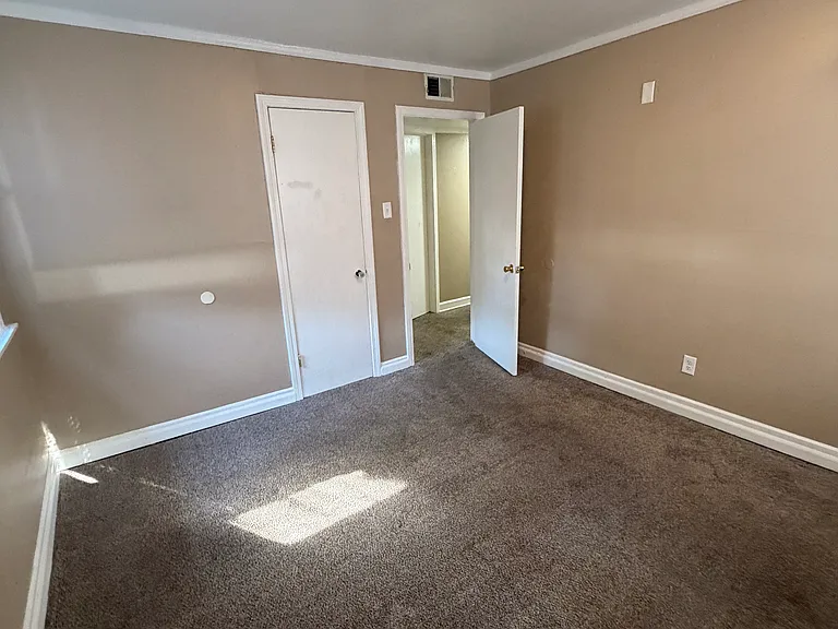 3757 Henry Ave — Photo 14