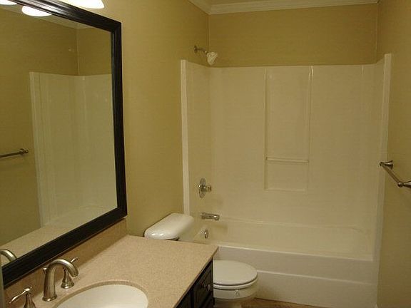 4th image of 2042 Shoreline Dr