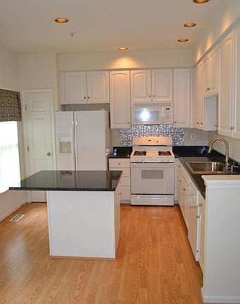 3rd image of 21332 Bunyan Cir #197