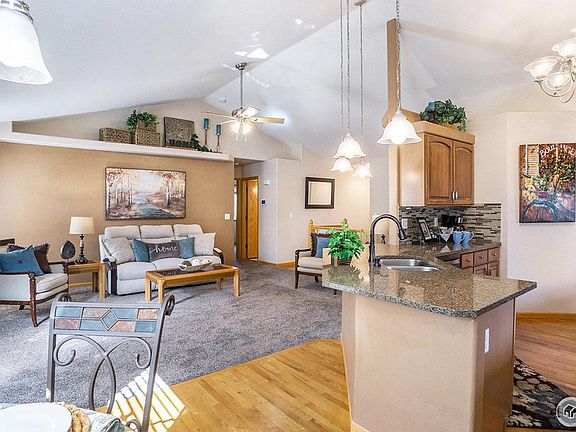 4th image of 305 Cobble Dr