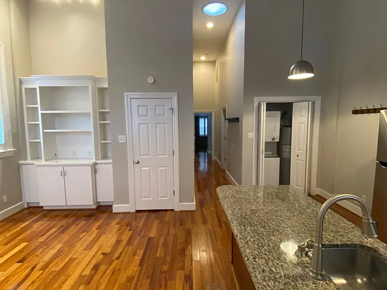 729 Catherine St — Photo 6