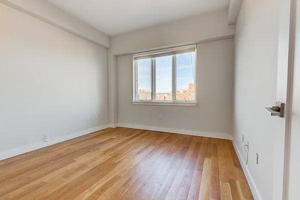 Rented by Safdie Realty Group | media 40