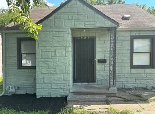 3821 E 53rd Ter, Kansas City, MO 64130