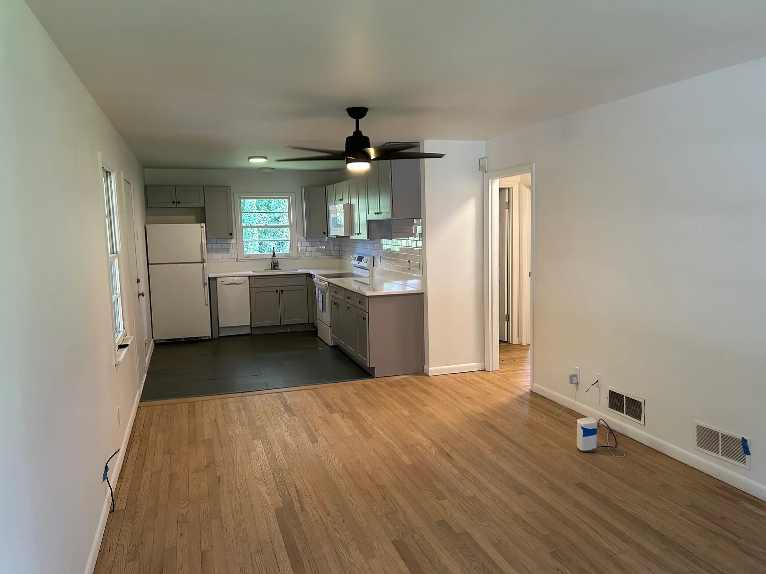 2 bed, 950 sqft, $1,650 — Photo 4