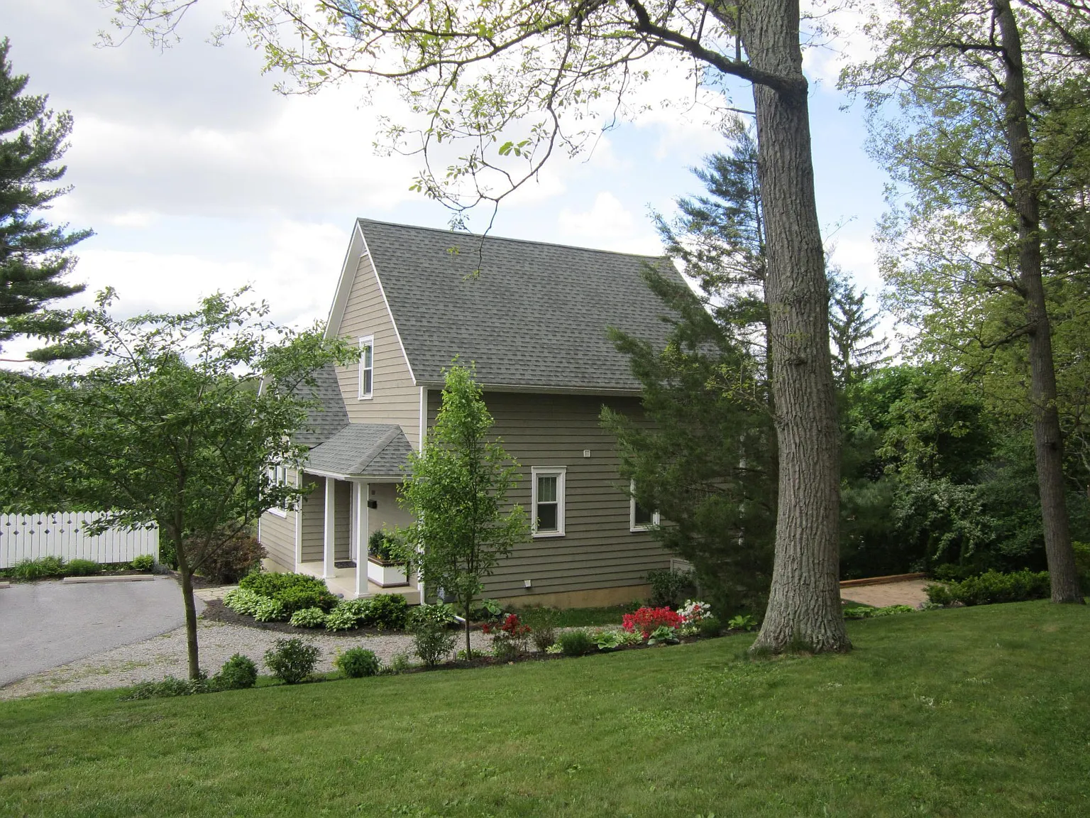 2 bed, 1264 sqft, $1,995 — Photo 3