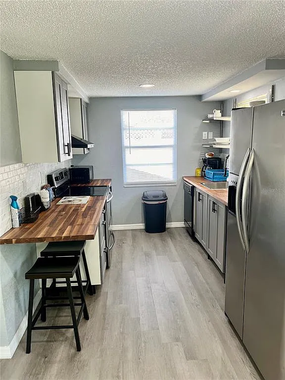 2 bed, 1.0 bath, 861 sqft, $1,650 — Photo 2