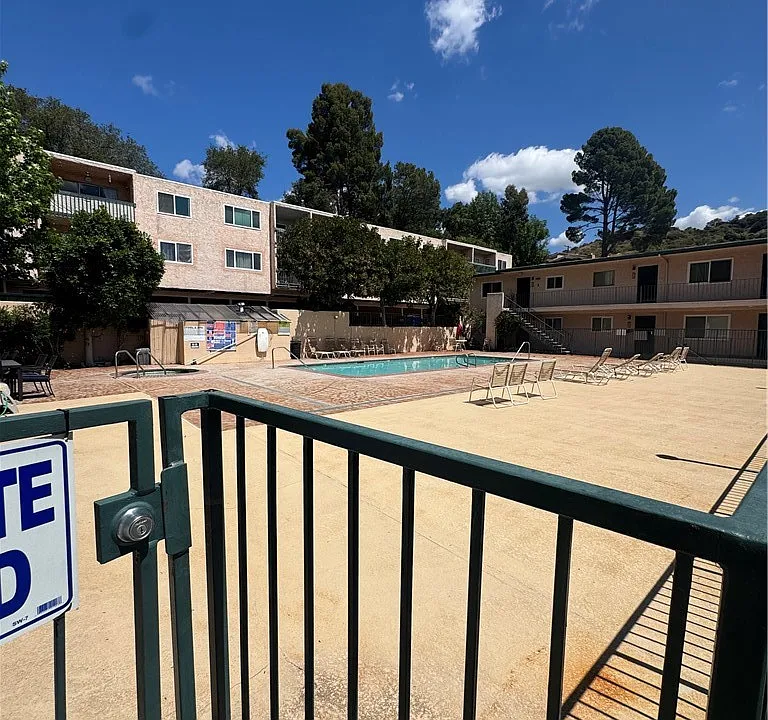 2940 N Verdugo Rd #206