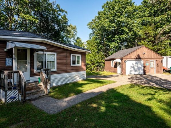 2 Half Moon Lane, Kingston, NH 03848