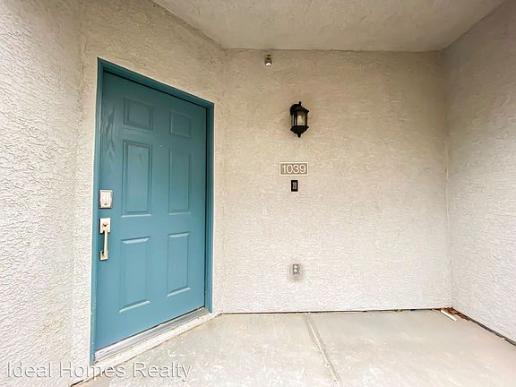 3rd image of 4495 Vigny St #1039